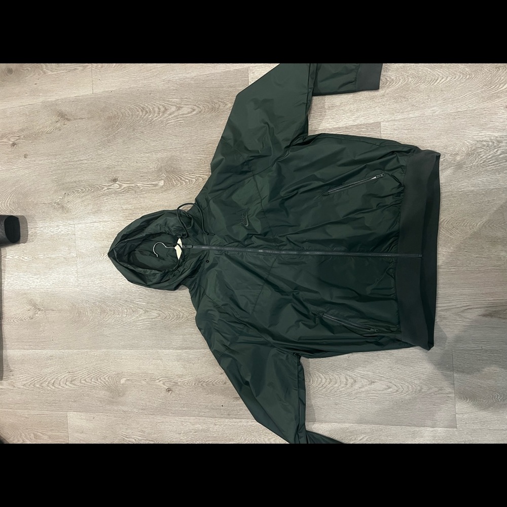 NIKE
SPORTSWEAR WINDRUNNER JACKET